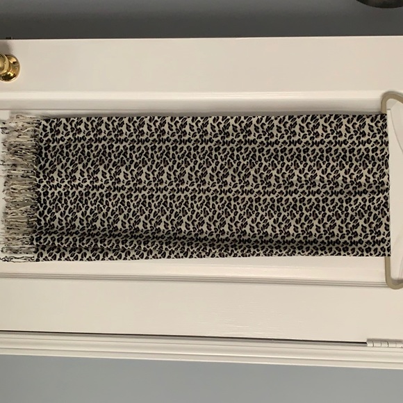Cheetah scarf - Picture 1 of 2